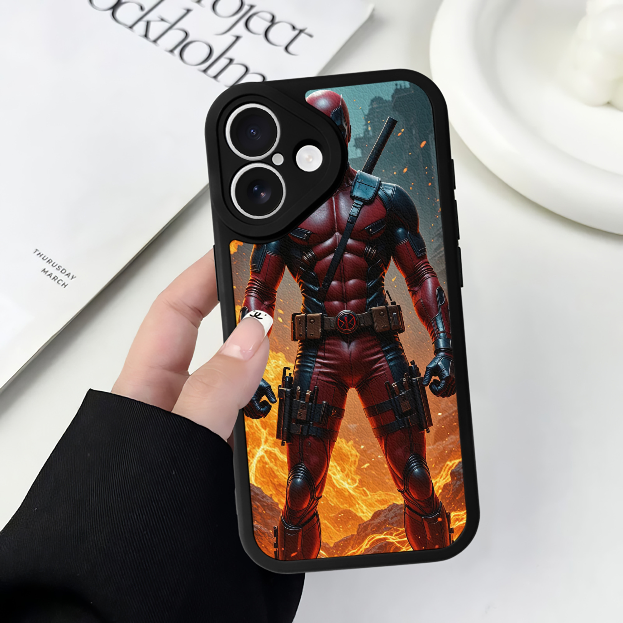 （画像用） Deadpool デッドプール 【iPhone 16シリーズ対応】シリコンスマホケース（レザー調） 材質：シリコン
